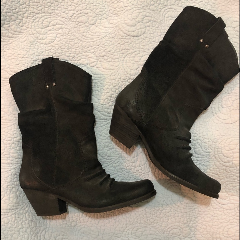 Black leather BCBG cowgirl boots
